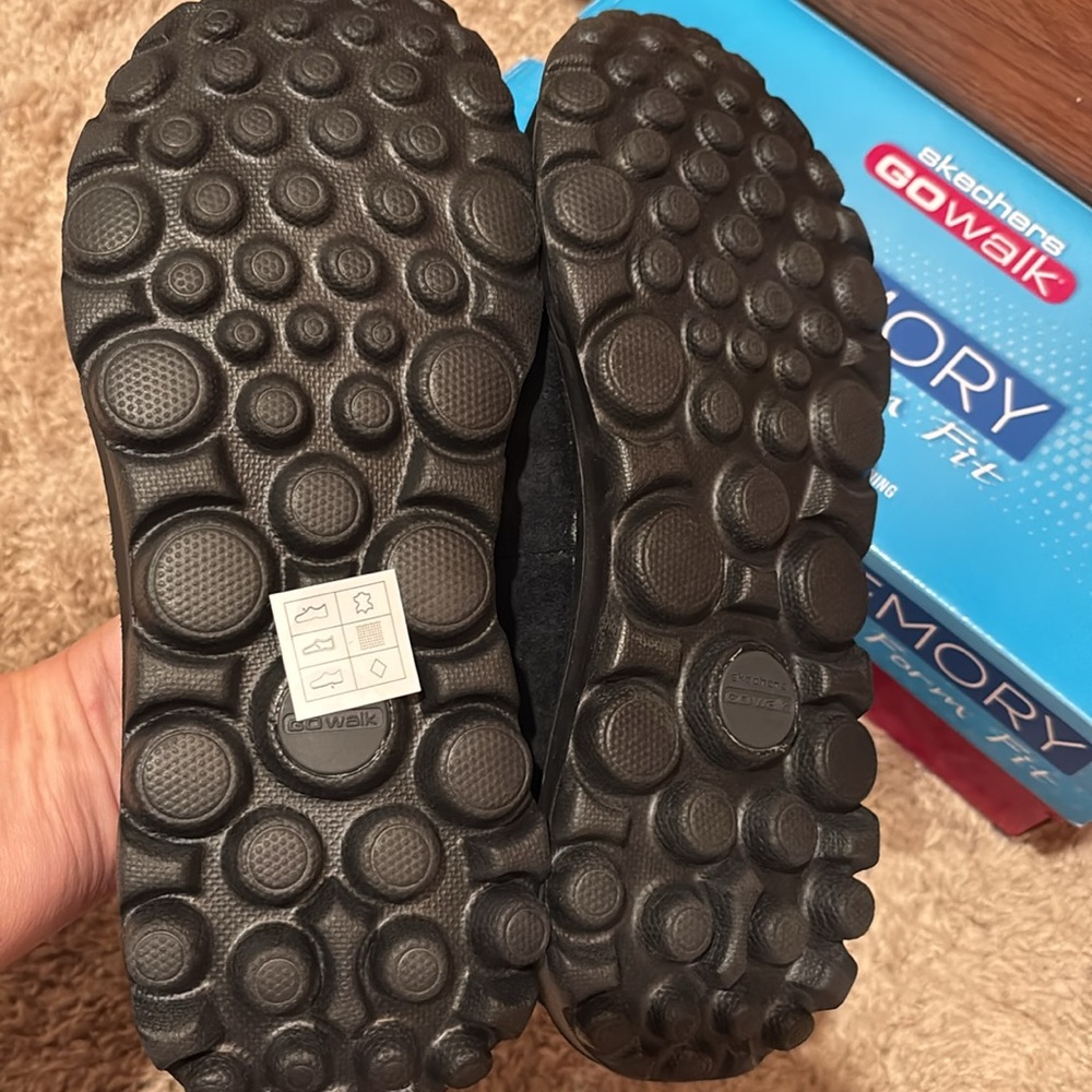 NWT Skechers Black GOwalk Slip-Ons 6.5 memory form fit - Picture 4 of 8